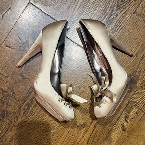 BCBG Tatiana champagne heel